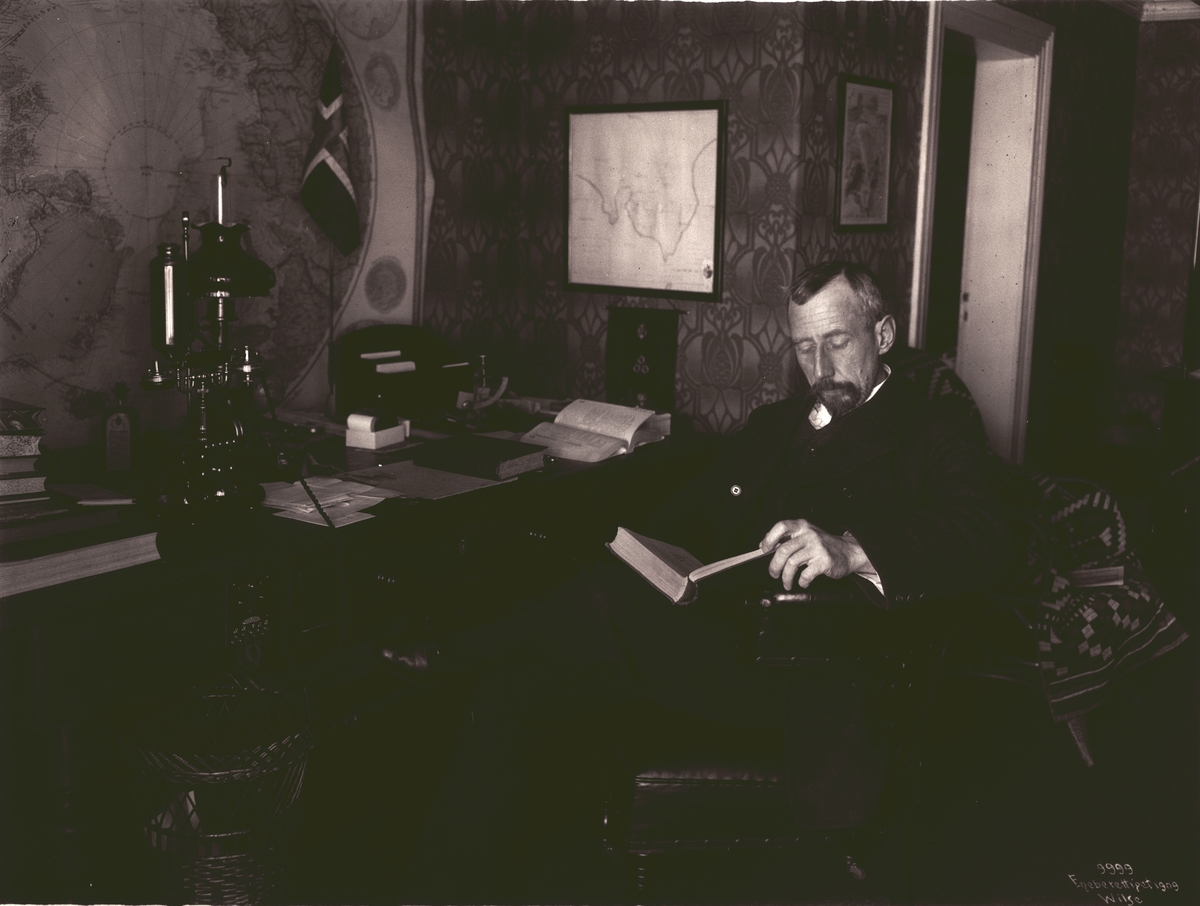 Anders Beer Wilse, Prot: Roald Amundsen - I sit Arbeidsværelse 7/3 1909