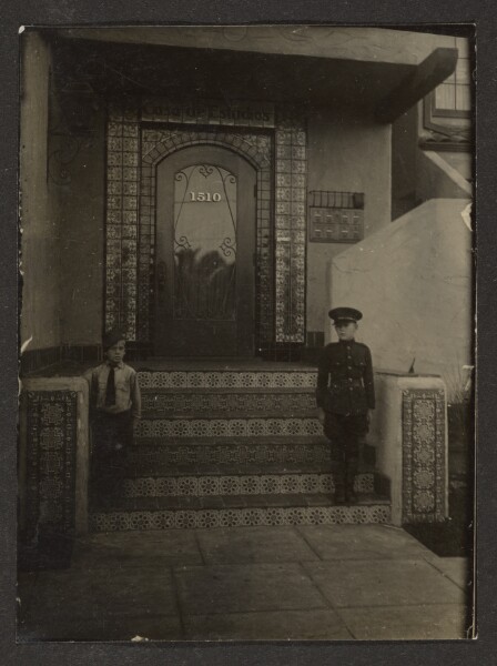 Louis Fleckenstein, [Florence's Sons Outside Fleckenstein's Long Beach Studio]