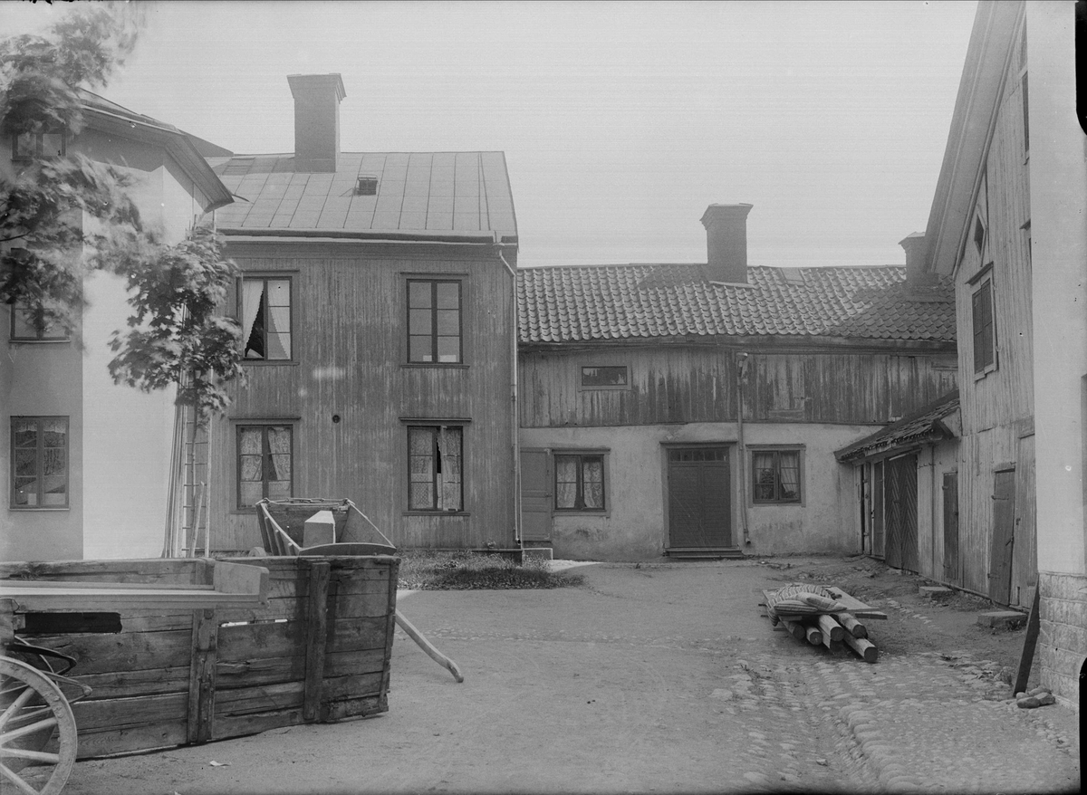 Alfred Dahlgren, Gårdsinteriör, S:t Johannesgatan 6, kvarteret Hörnet, Fjärdingen, Uppsala 1908