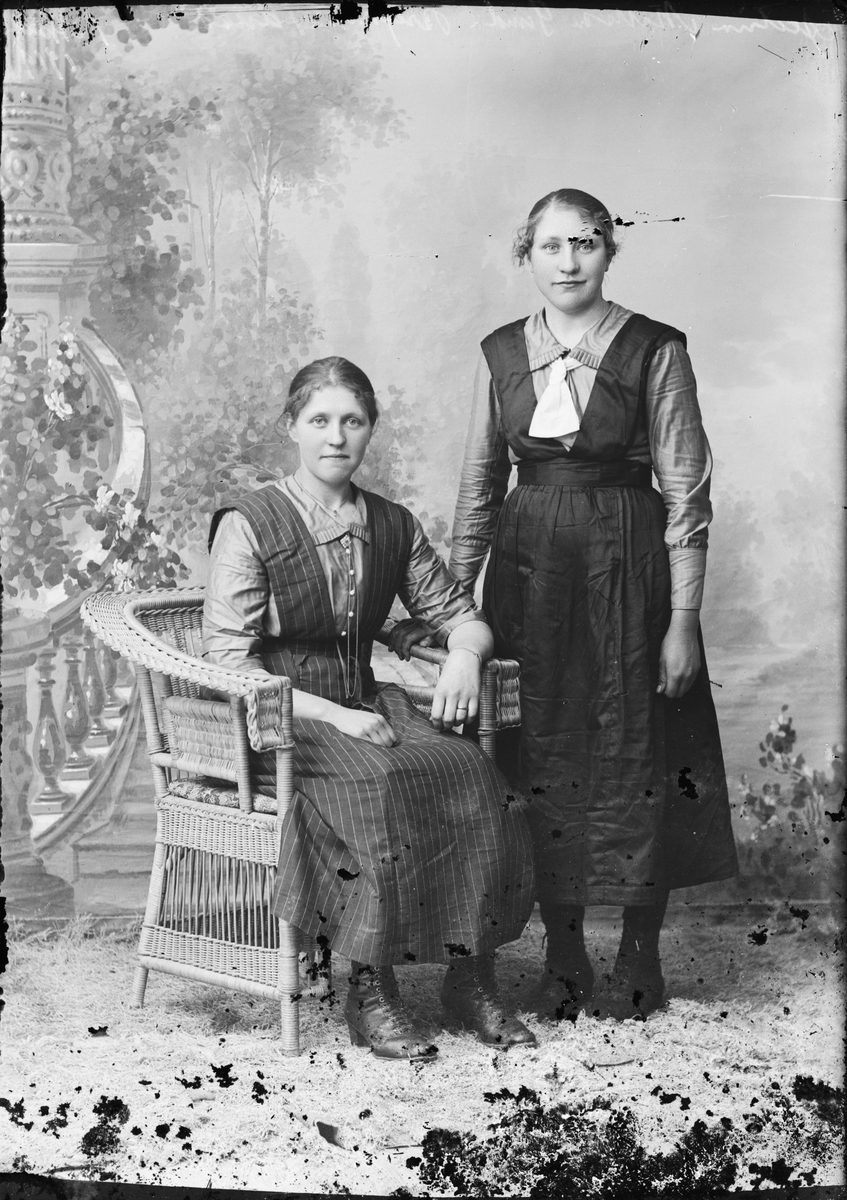 Skötsner-Edhlund, Ateljéporträtt - två flickor, Östhammar, Uppland