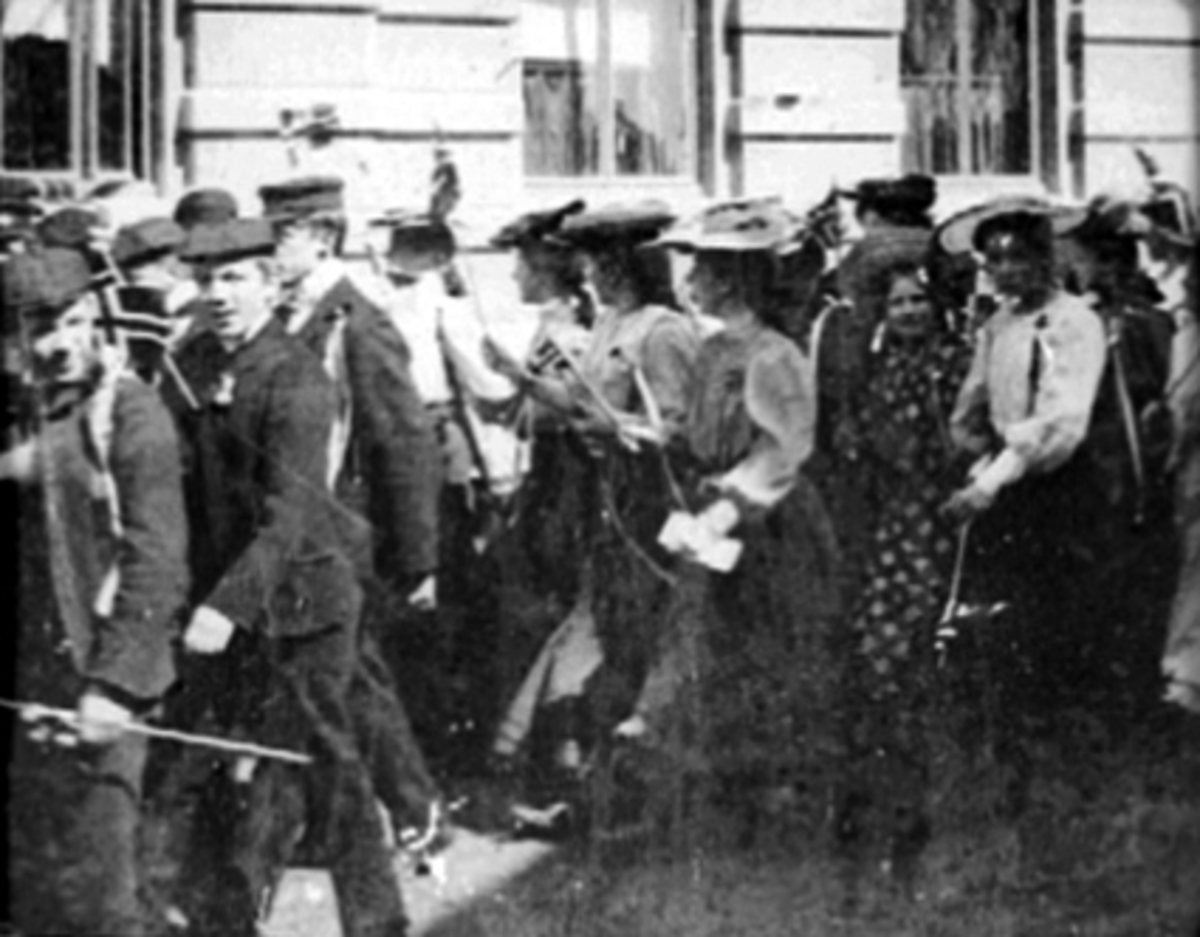 Anno Domkirkeodden, UNGDOM I SKOLETOG, 17 MAI TOG