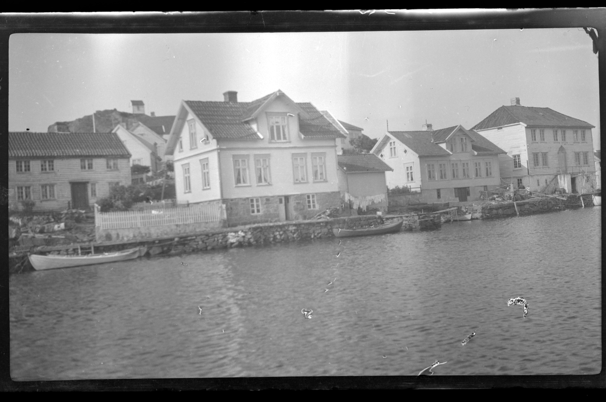 Rolf Sr. Sundt, Hus og båter i Loshavn.