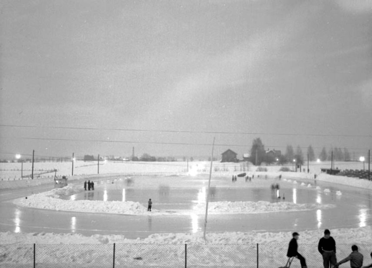Anno Domkirkeodden, OVERSIKT STANGE STADION, SKØYTEBANE, VINTER, KVELD