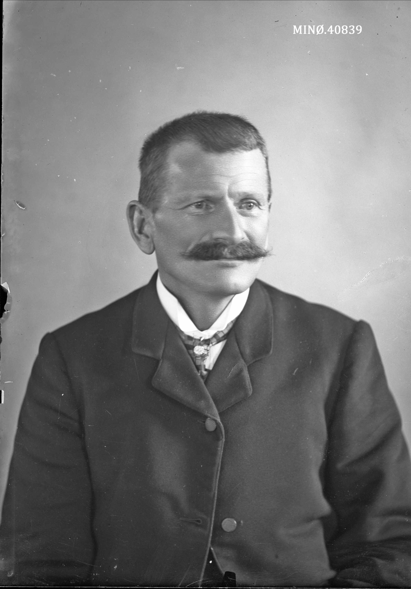 Oscar Holte, Portrett av mann