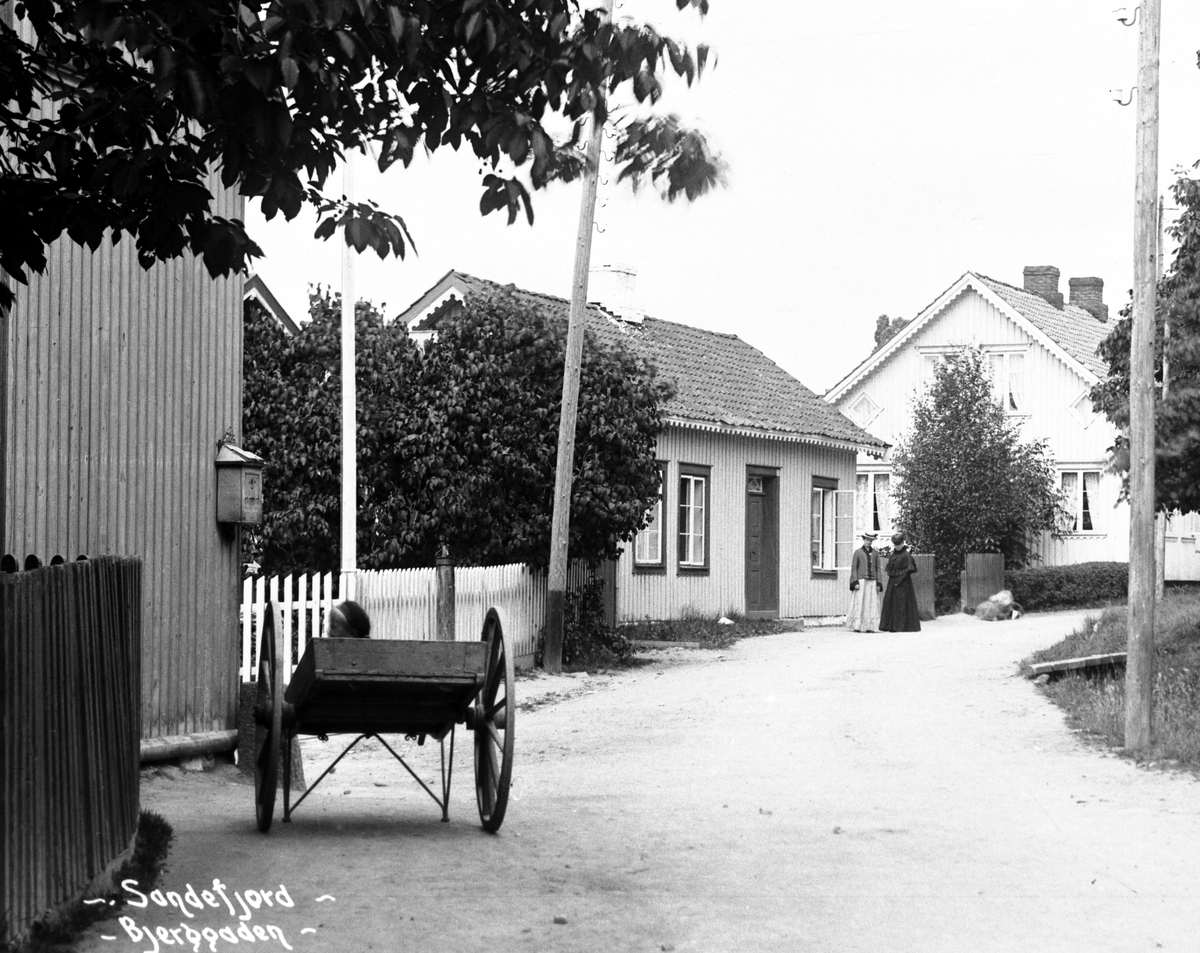 Anders Beer Wilse, Prot: Sandefjord - Bjerggaten med Louise Kristoffersens Pensionat 22. Juli 1903