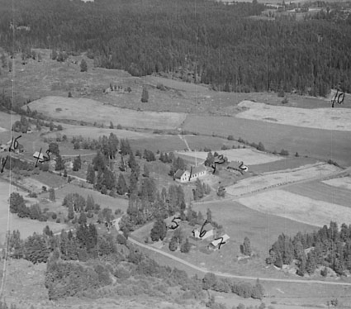Widerøes Flyveselskap A/S, VARDEBERG GÅRD, FLYFOTO
