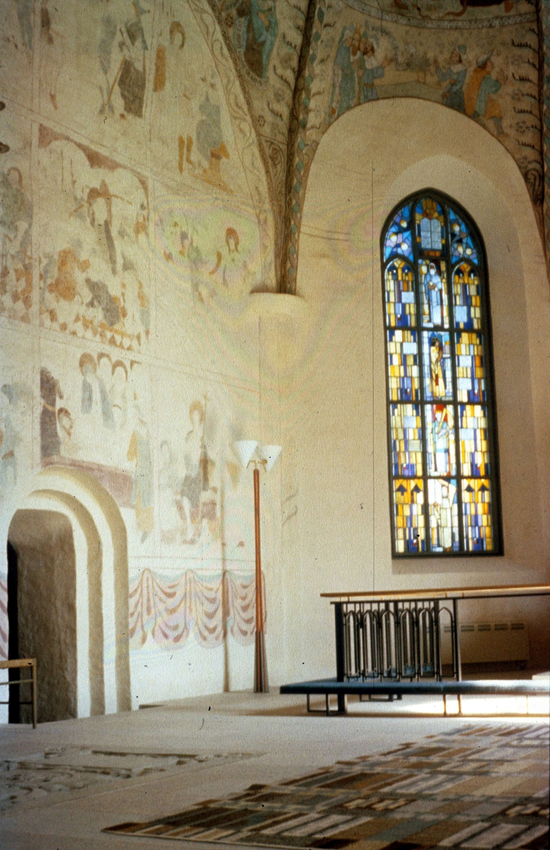 Ola Ehn, Interiör i Danmarks kyrka, Danmarks socken, Uppland 1958