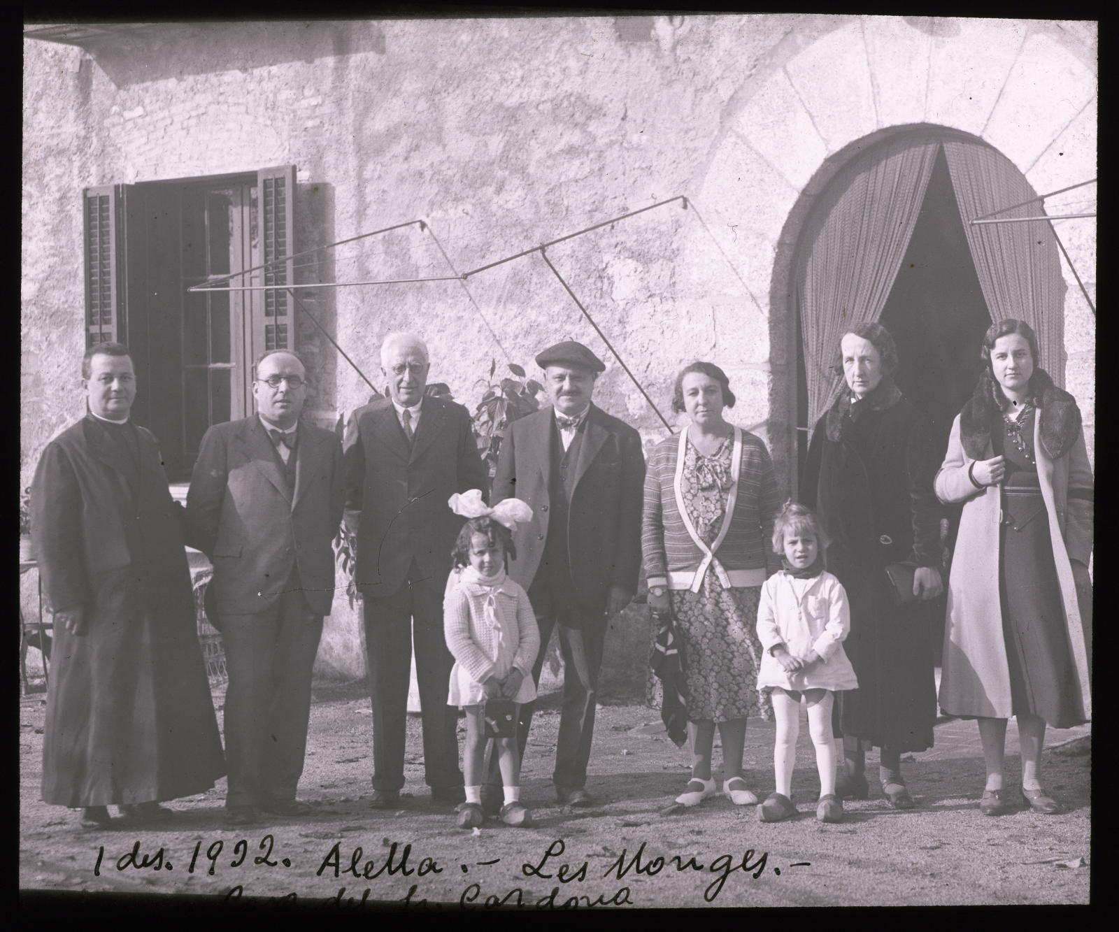 Desconegut, Alella. The Nuns. Family of Mr. Cardona