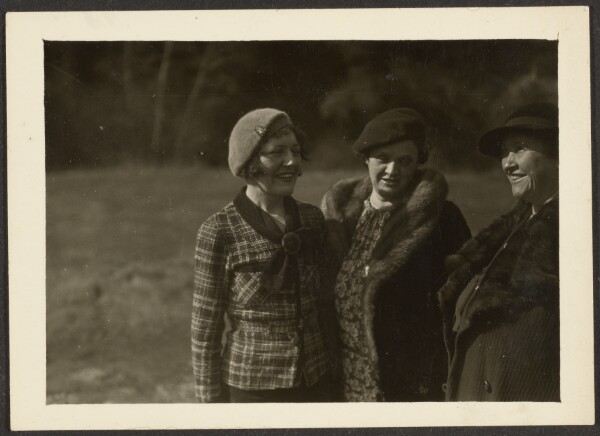 Louis Fleckenstein, [Florence and Mrs. Fleckenenstein with Third Woman Outside]