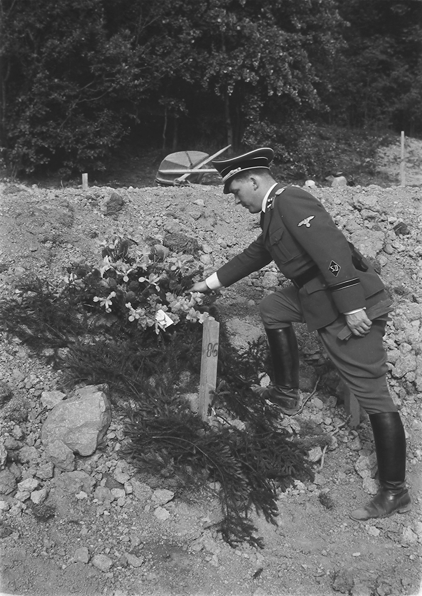 Anders Beer Wilse, Prot: Tyske Kirkegård - Krans nedlegges
