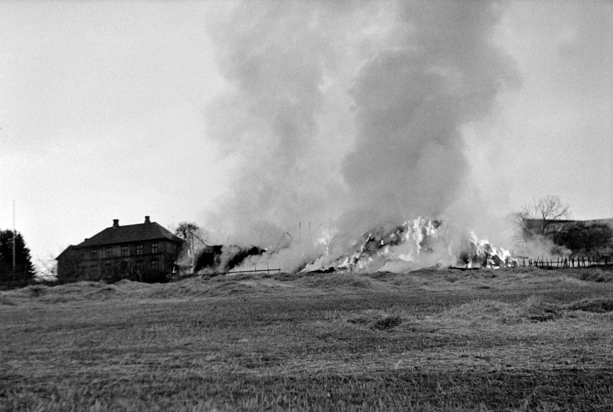 Anno Domkirkeodden, BRANN PÅ REKSTAD GÅRD, STANGE, 1952