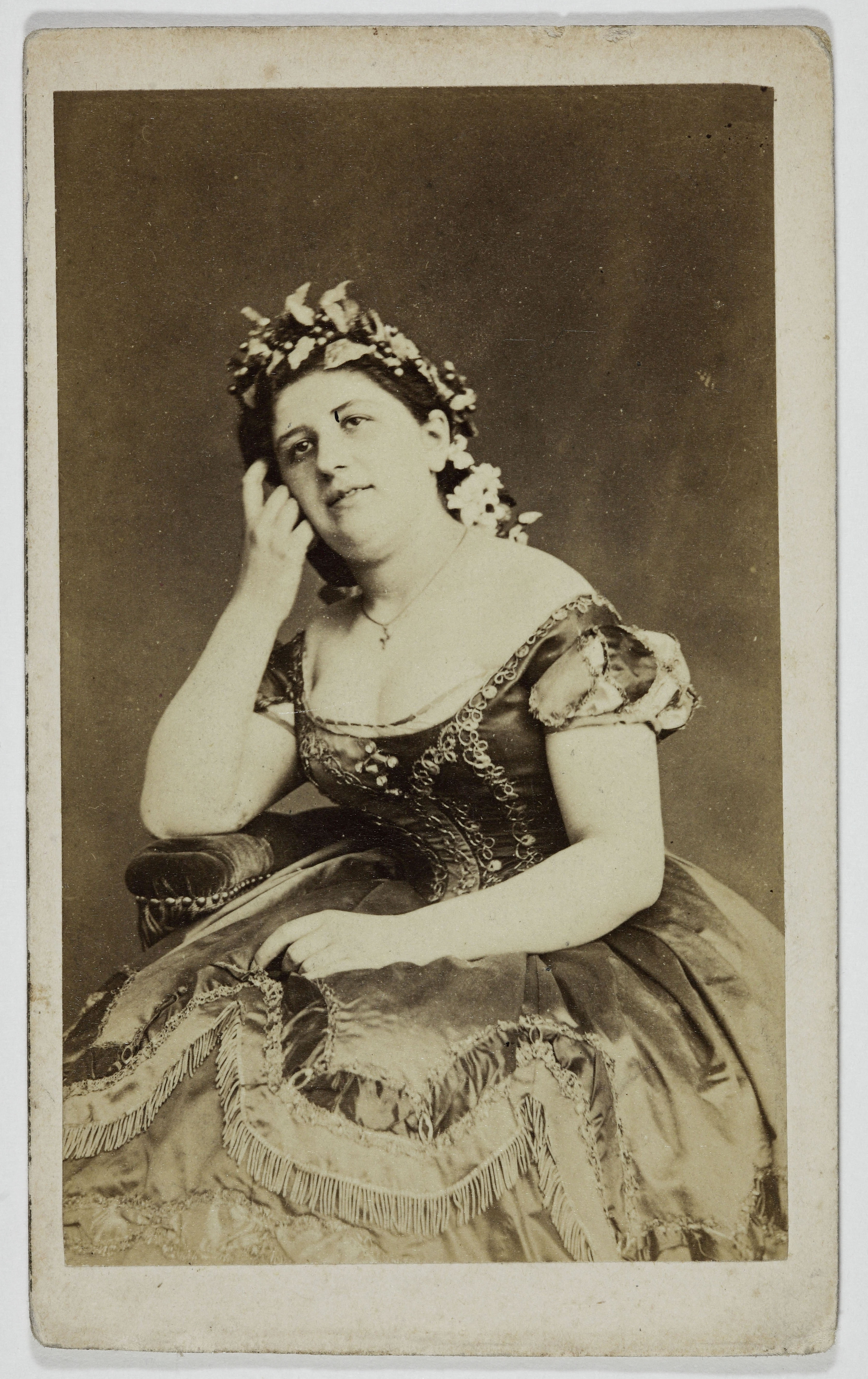 Vaury et Cie, Portrait d'Alphonsine, (actrice)