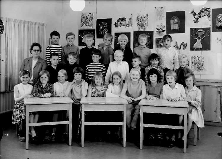 Sven Lindskog, The Lillåstrand School, Classroom Interior, 24 School Children with a Teacher’s Native Birgit Sveland. Class 3G, Hall 10.