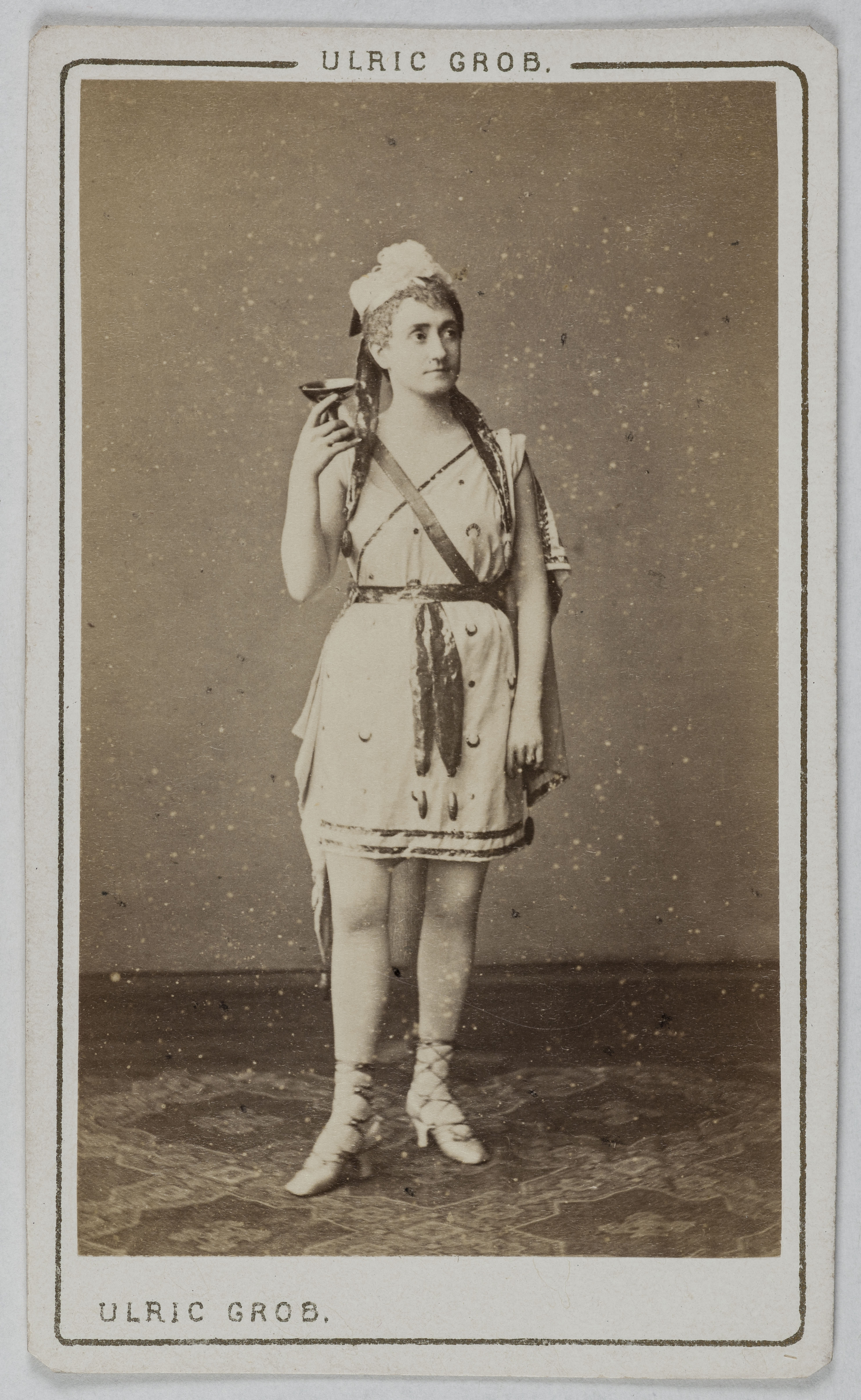 Ulric Grob, Portrait de Ferrare Denise, (épouse de Monsieur Matz), (actrice)