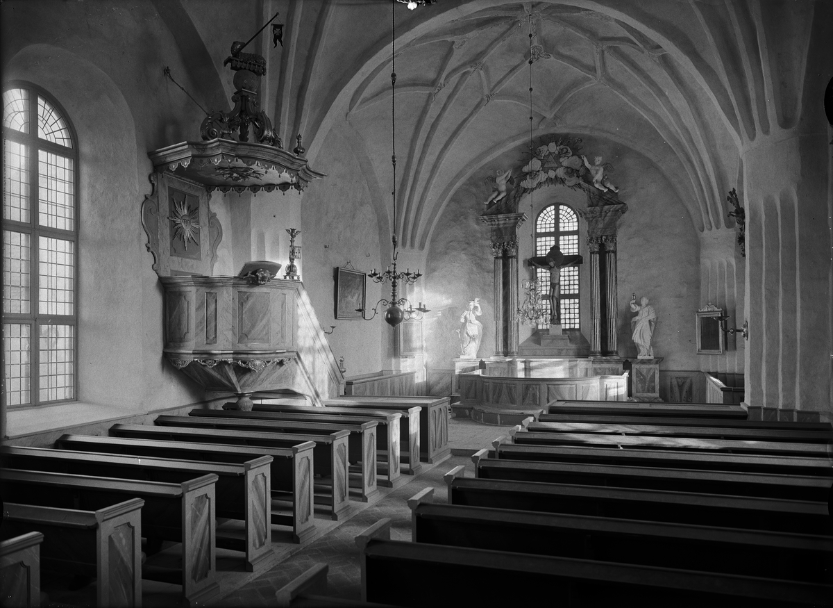 Paul Sandberg, Interiör i Husby-Långhundra kyrka, Husby-Långhundra socken, Uppland november 1933