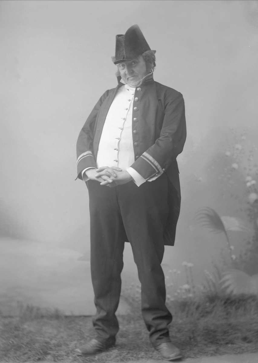 Gustav Borgen, Portrett, skuespiller Stormoen som fogden i Brand.