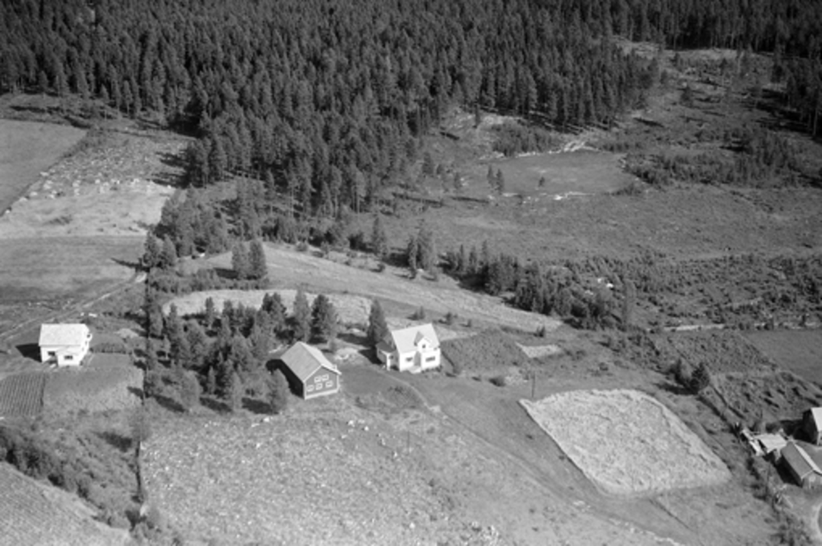 Widerøes Flyveselskap A/S, FLYFOTO. VALLSET, TJERNE 378-28, BERGE 404-138