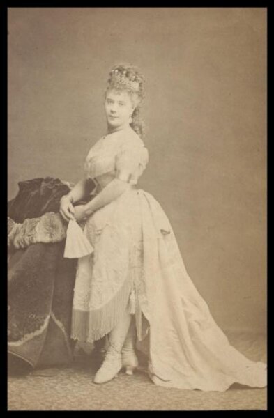London Stereoscopic and Photographic Company, Guy Little Theatrical Photograph