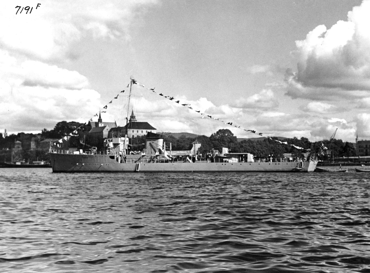 Anders Beer Wilse, Det norske marinefartøyet og jageren Sleipner.