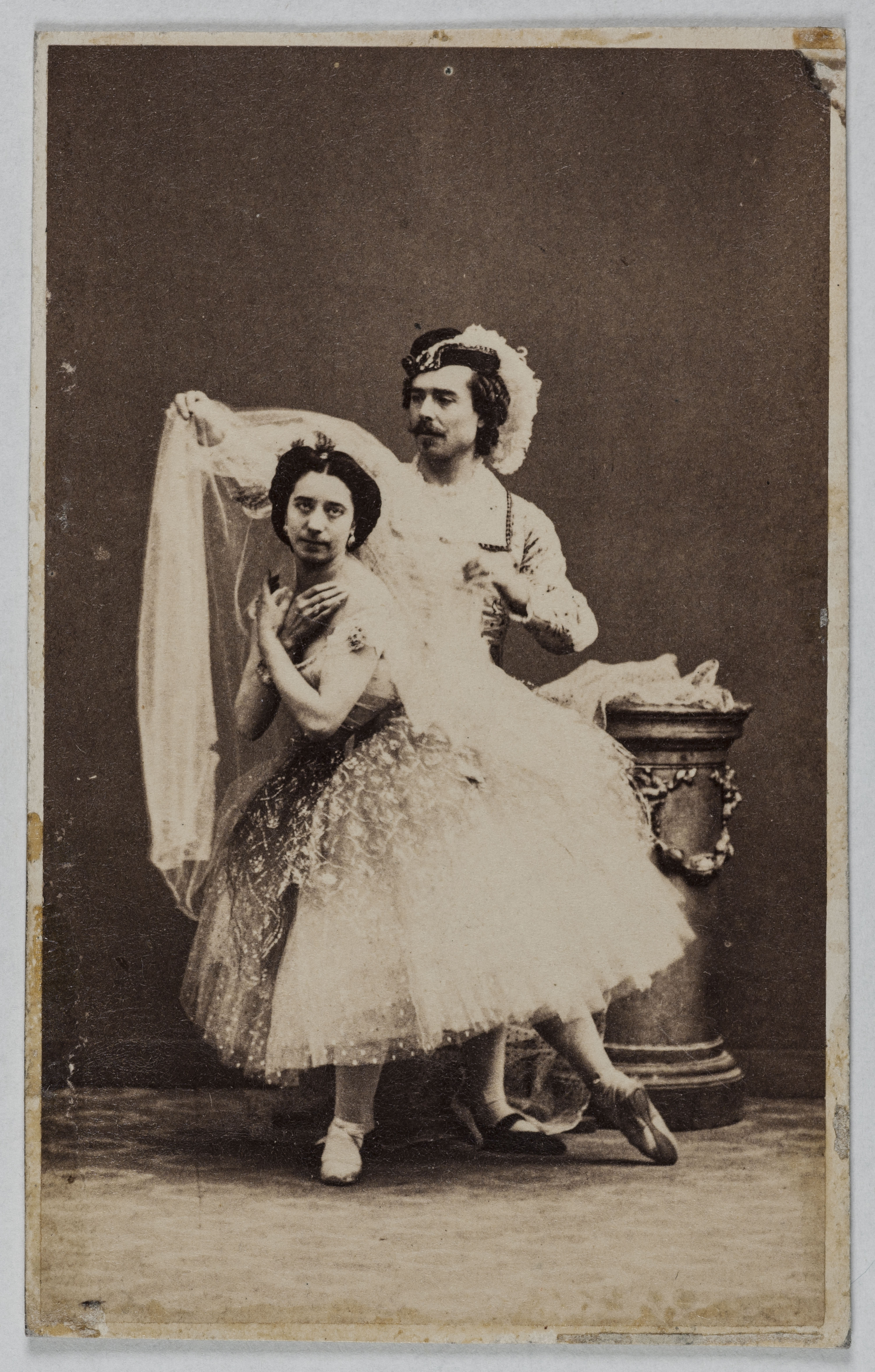 Disderi & Cie, Portrait de Amalia Ferraris (1828-1904), (danseuse) et le danseur Mérante
