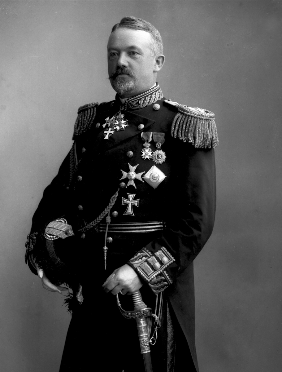 Gustav Borgen, Portrett, admiral Børresen i uniform.