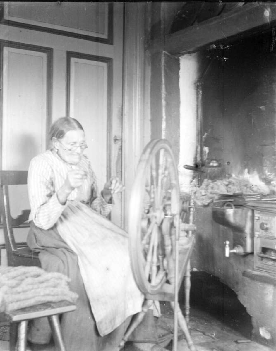 Johan Lundin, “Indosity,” aged woman spinner twine, Björklinge or Funbo parish, Uppland