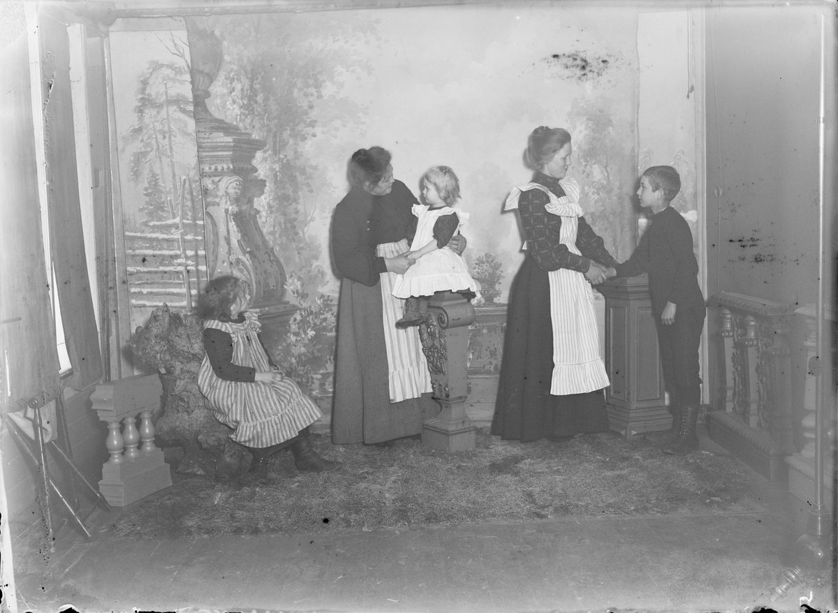Per Elis Edhlund, "Första blixtbilden i Edhlunds fotoateljé", Östhammar, Uppland
