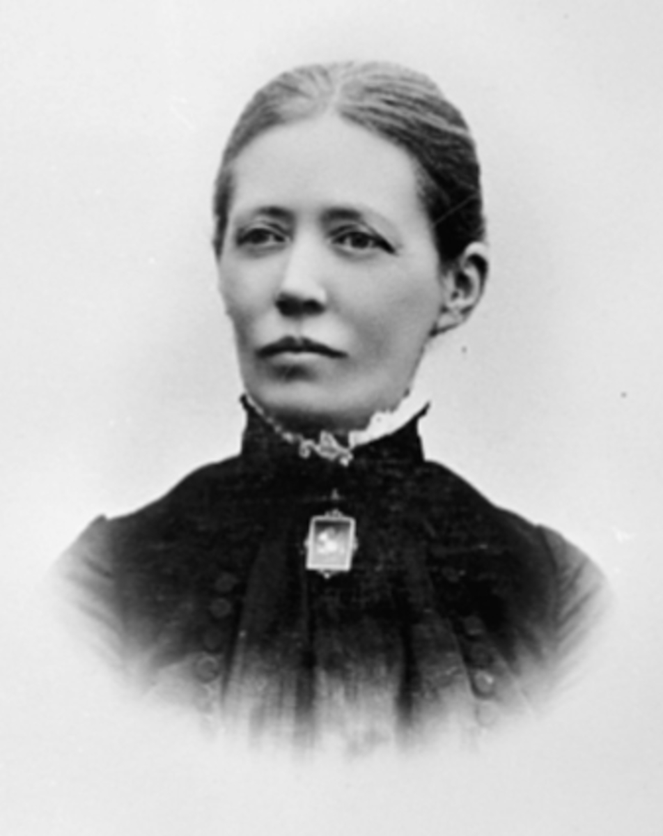 Anno Domkirkeodden, PORTRETT, AGNES AGERSBORG. Tidligere reg. HH 164/55. Hun var født på Lærdalsøra