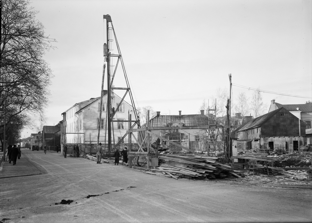 Paul Sandberg, Byggnadsarbete - pålning av marken, Börjegatan, kvarteret Grim, Uppsala 1945