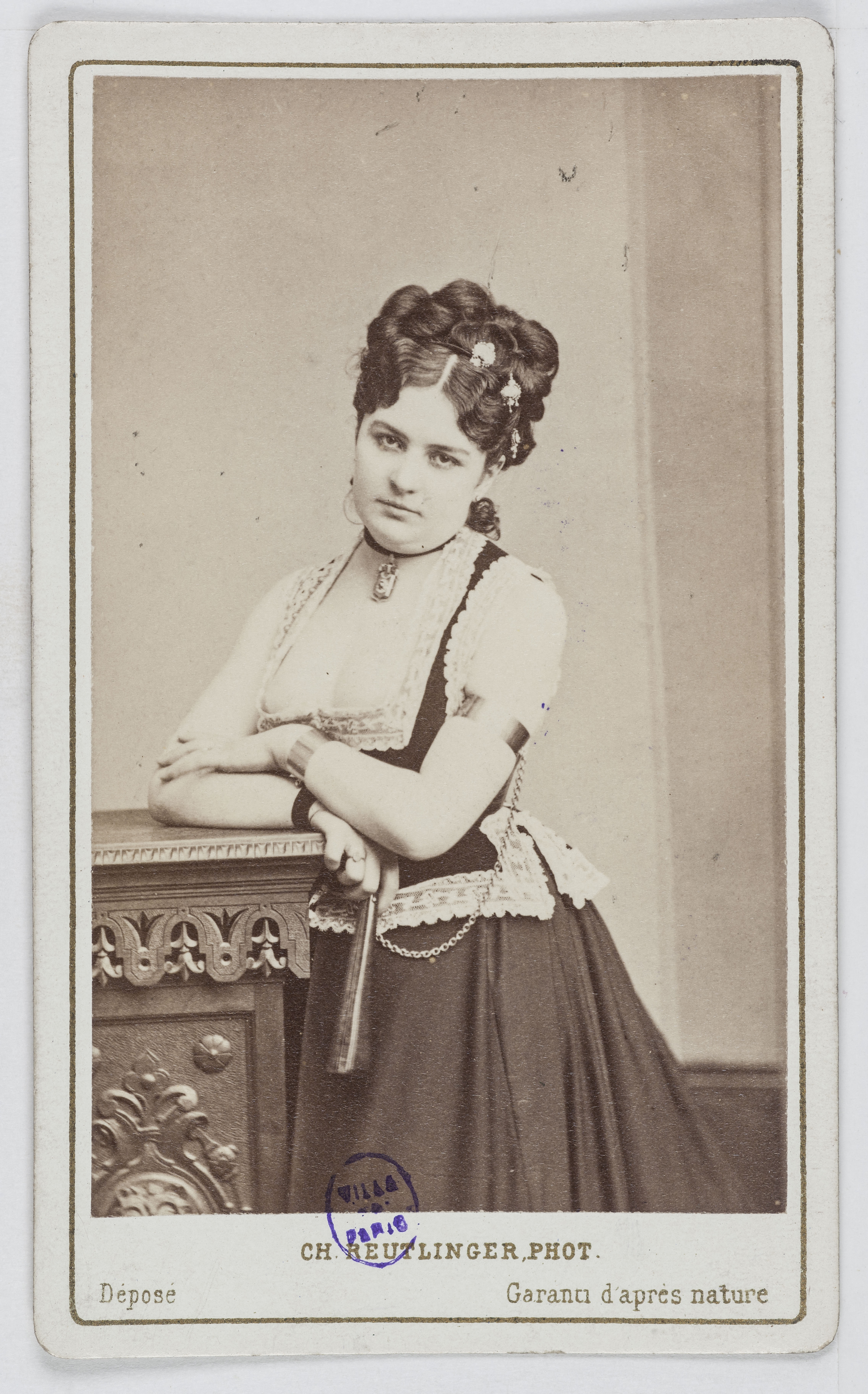 Charles Reutlinger, Portrait de Sylvia Sportas, dite 99 fois Sylvia, actrice au Théâtre du Palais Royal en 1871.