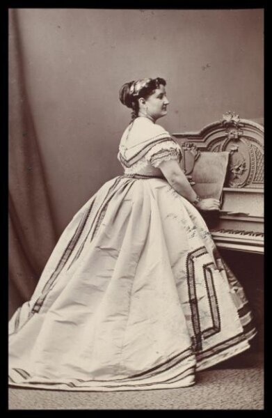 London Stereoscopic and Photographic Company, Guy Little Theatrical Photograph