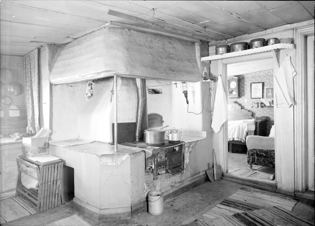 Paul Sandberg, Eldstad i dagligstuga, Uppland april 1937
