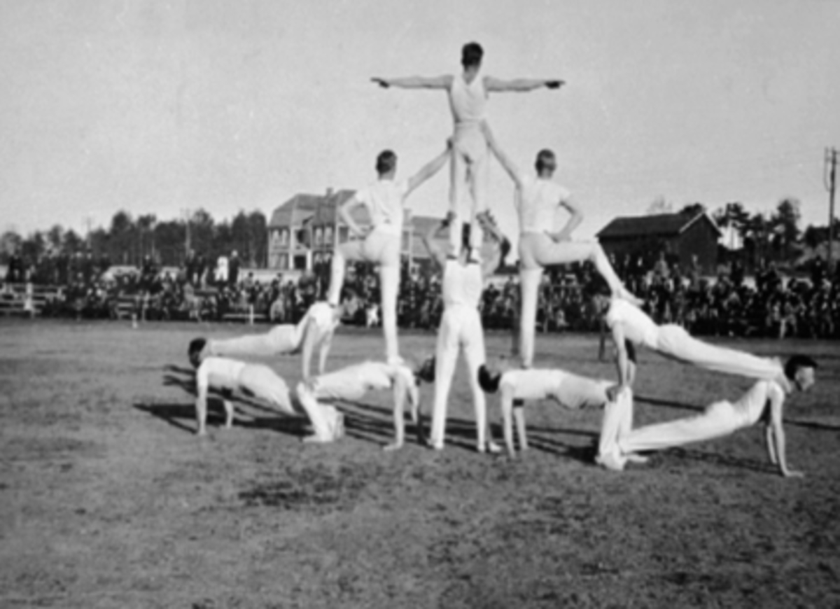 Anno Domkirkeodden, HERRETURNERE, OPPSTILT PYRAMIDE, HAMAR STADION