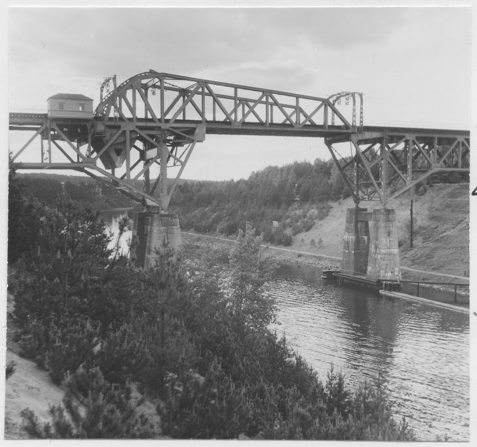 Mårten Sjöbeck, Södertälje kanal, järnvägsbron