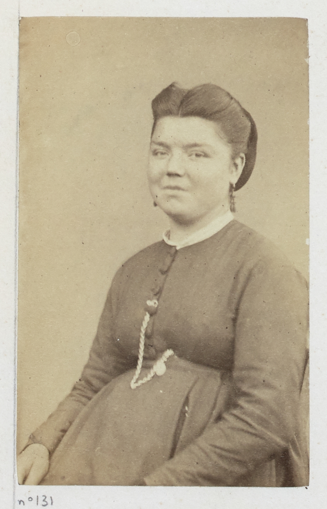 Ernest Charles Appert, Portrait de Mesler Louise, pris à la prison des Chantiers à Versailles. Membre de la Commune de Paris en 1871.