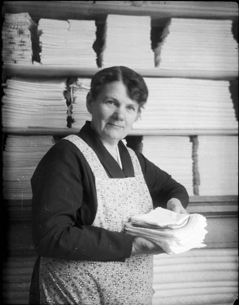 Skötsner-Edhlund, Gerda Edhlund i hemmet, Sjögatan, Östhammar, Uppland