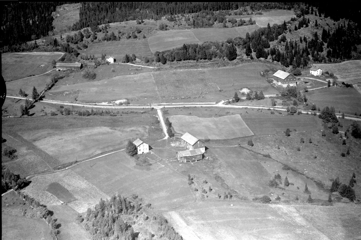 Anno Domkirkeodden, Flyfoto Veldre. Gården i midten, Øvre Ellefseter. Gården til høyre ovenfor hovedveien heter Ellefseter Østre. Gården til venstre ovenfor veien heter Ellefseter Vestre.