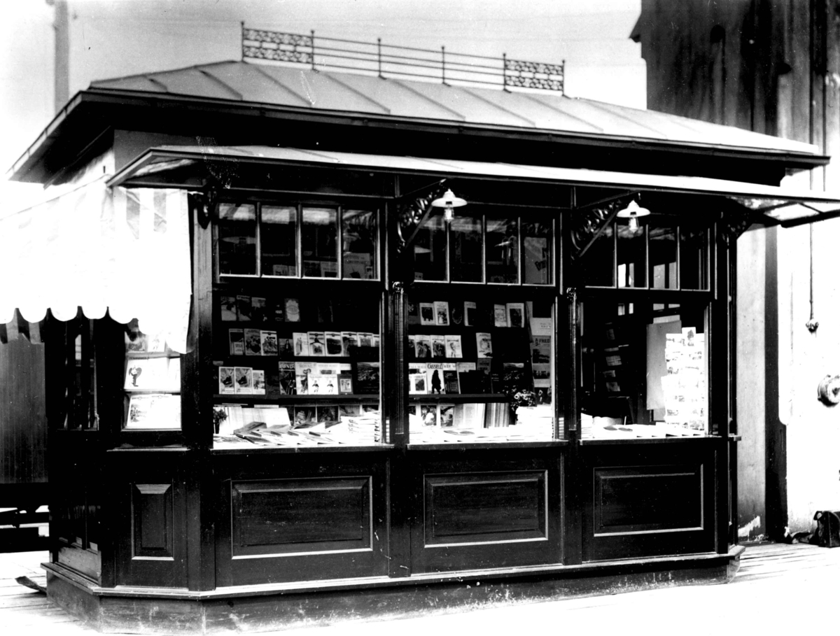 Anders Beer Wilse, Narvesenkiosk, Vestbanen, Oslo 1911.