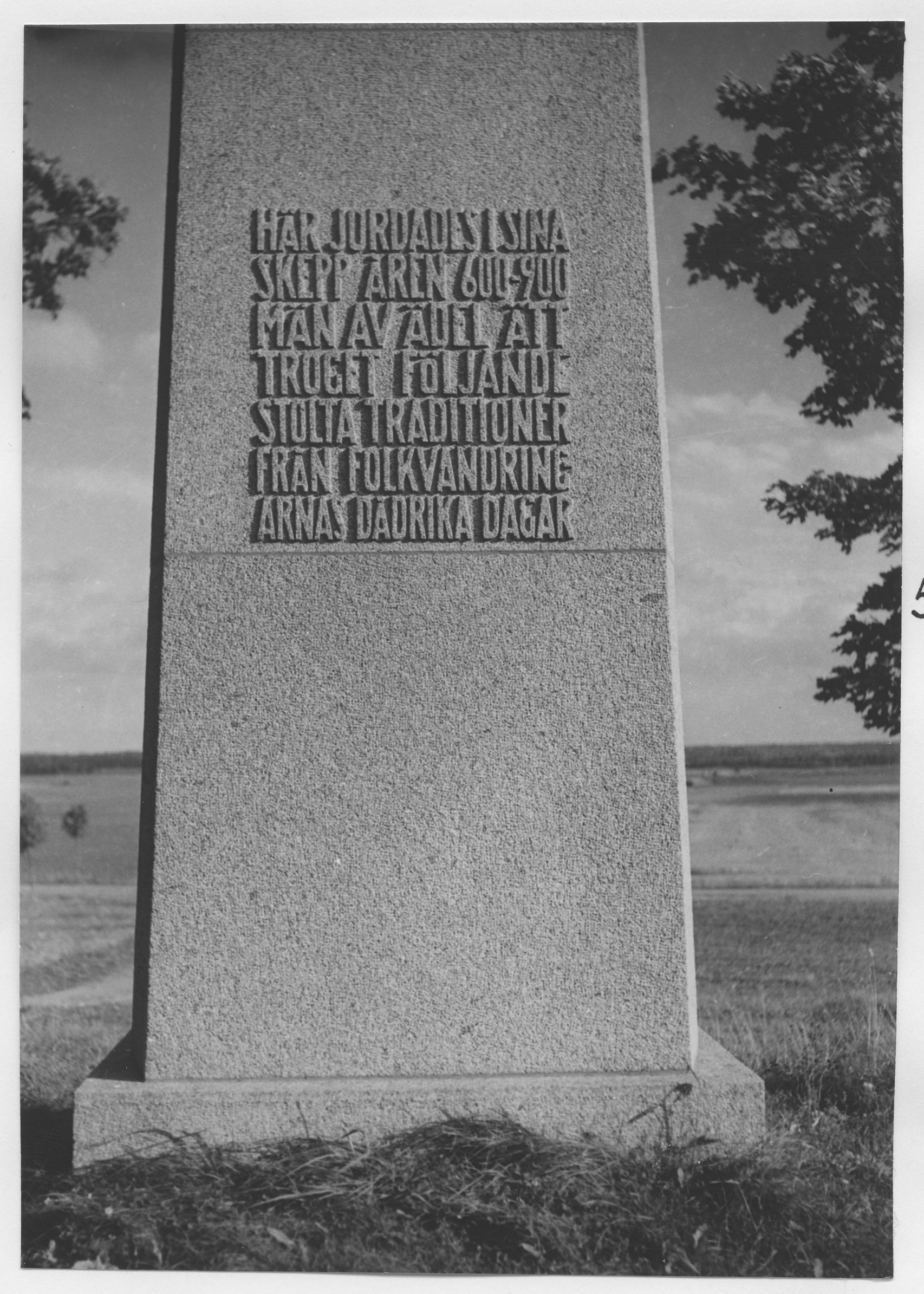 Mårten Sjöbeck, Vendel, minnesstenen över Vendelgravarna