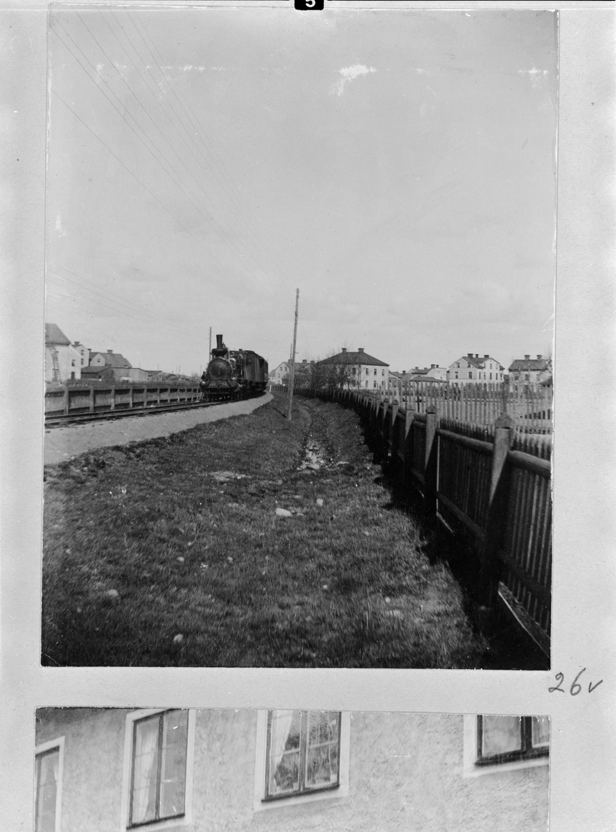 Carl Liljefors, "Tåget från Sala nära Fabriksgatan", Svartbäcken, Uppsala 1900 - 1901