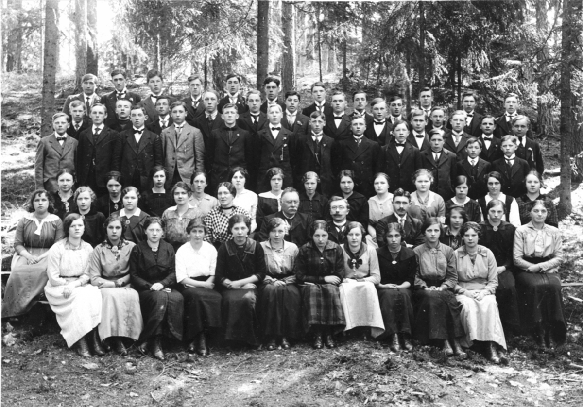Anno Domkirkeodden, Gruppe elever og lærere ved Ringsaker amtskole, senere Ringsaker Folkehøgskole. Bilde sto på trykk, med navn, i Ringsakerblad, lørdag 26. mai 1973. Se bilde nr 2 på denne posten.