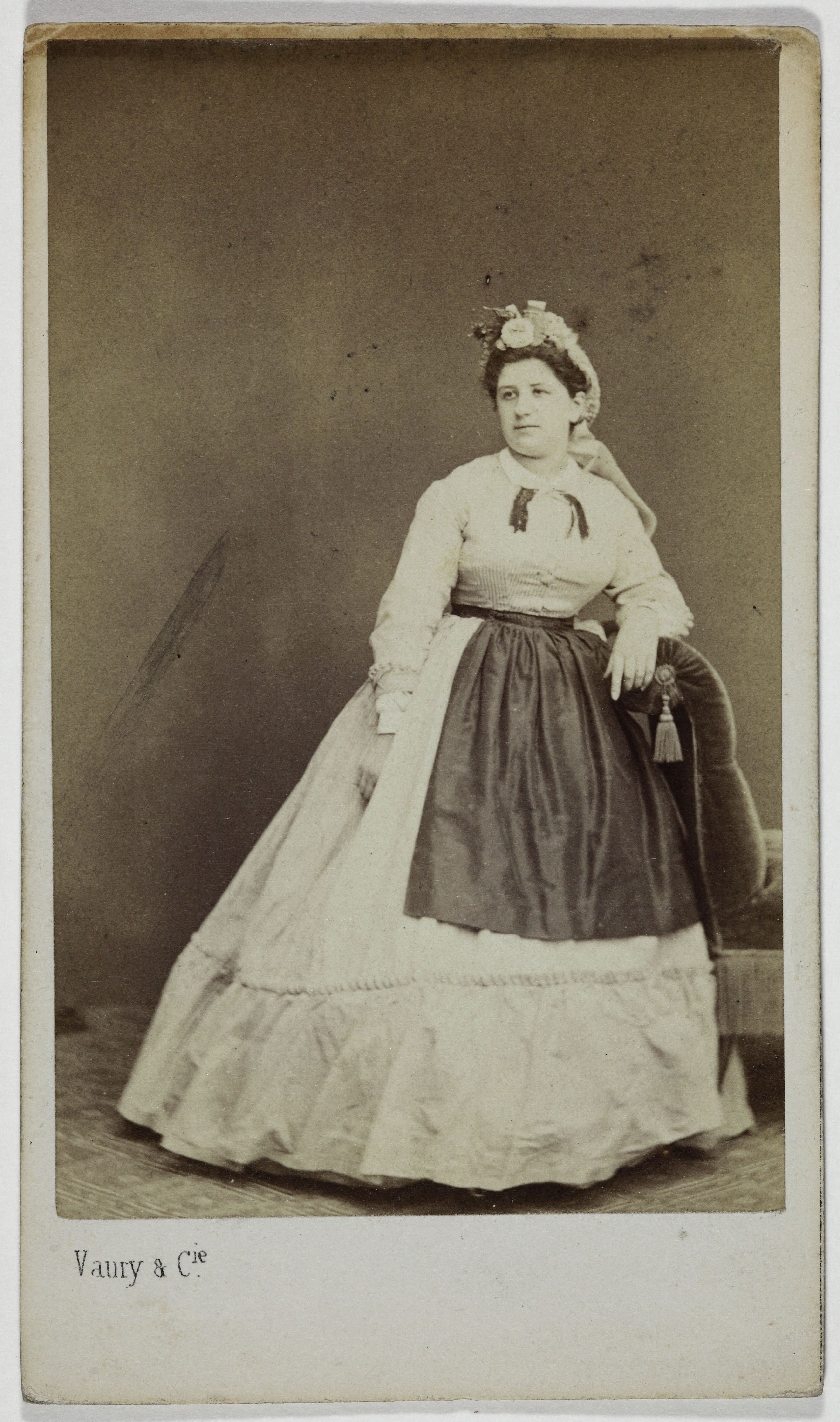 Vaury et Cie, Portrait d'Alphonsine, (actrice)