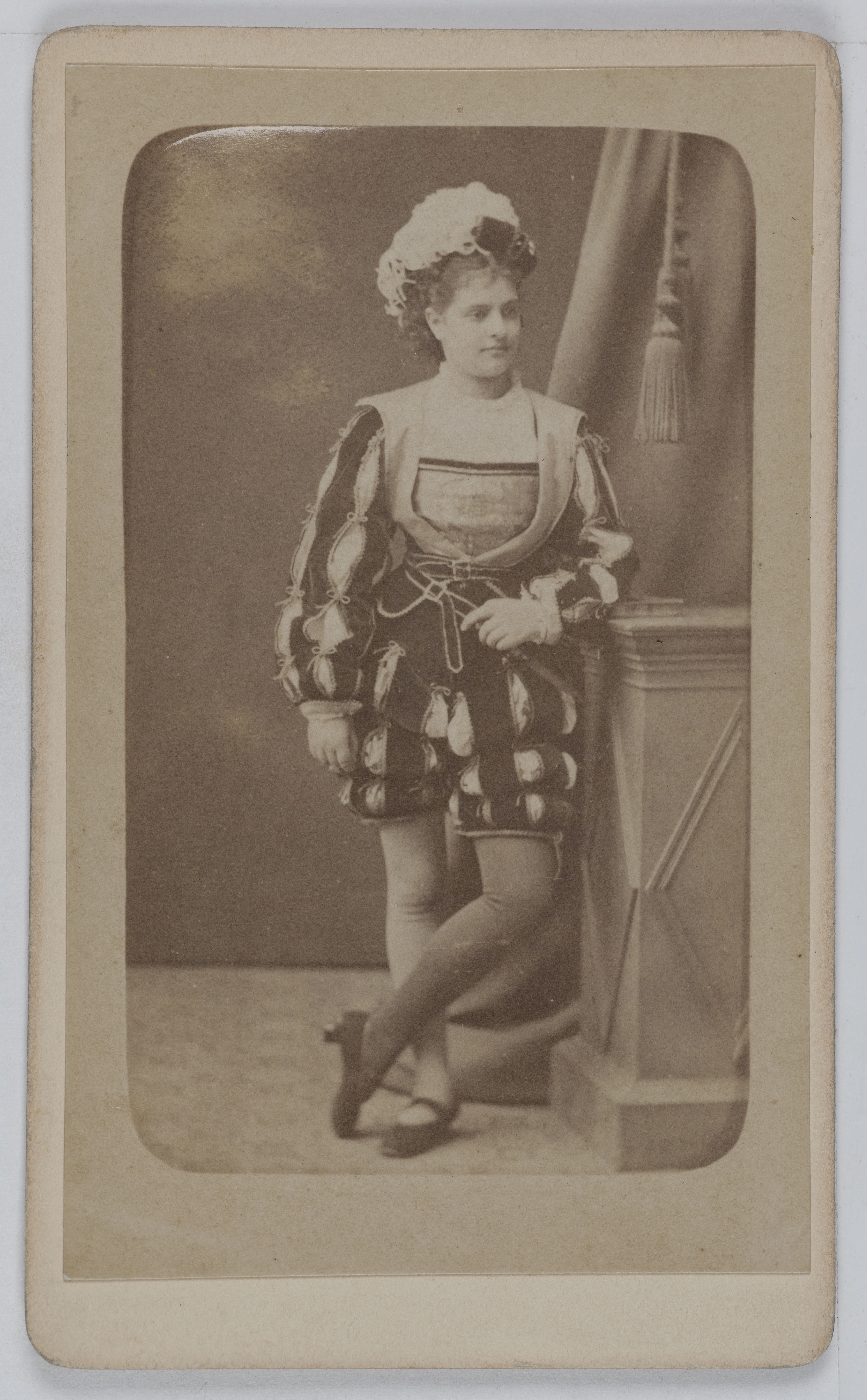Anonyme, Portrait d'Amélie Riassi, actrice au Théâtre de l'Opéra en 1877.