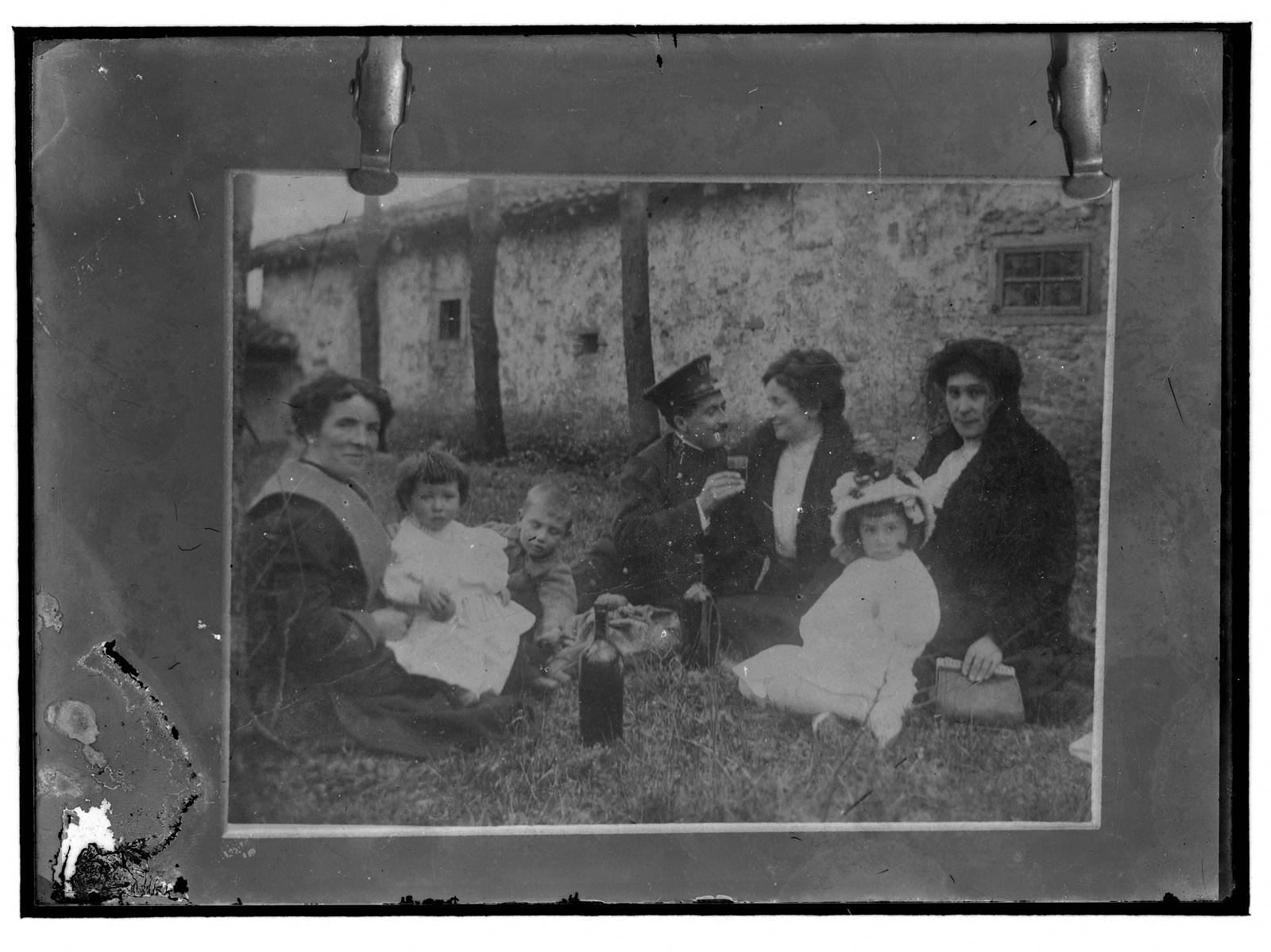 Desconegut, [Group Portrait]