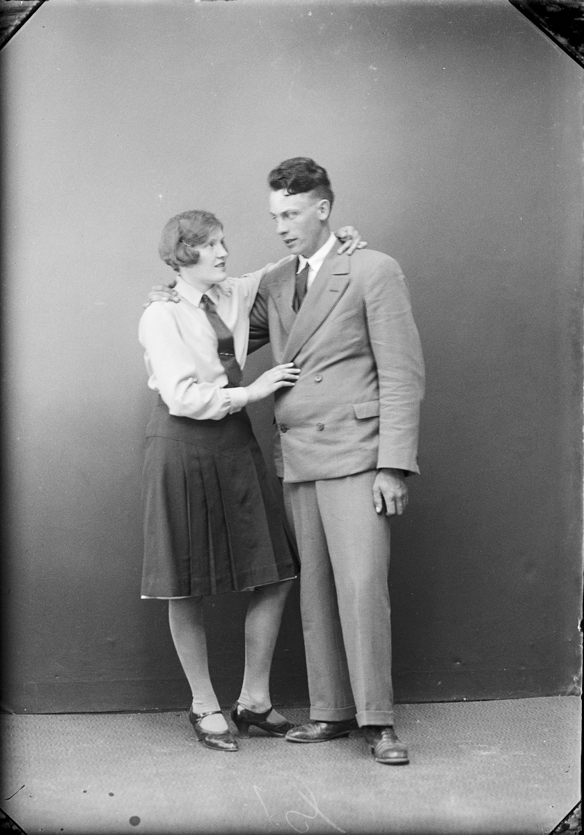 Skötsner-Edhlund, Ateljé Portrait - Woman and Man, Östhammar, Uppland