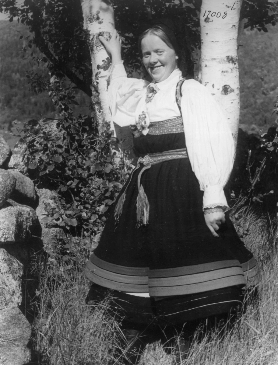 Anders Beer Wilse, Wilse original, Kvinnedrakt