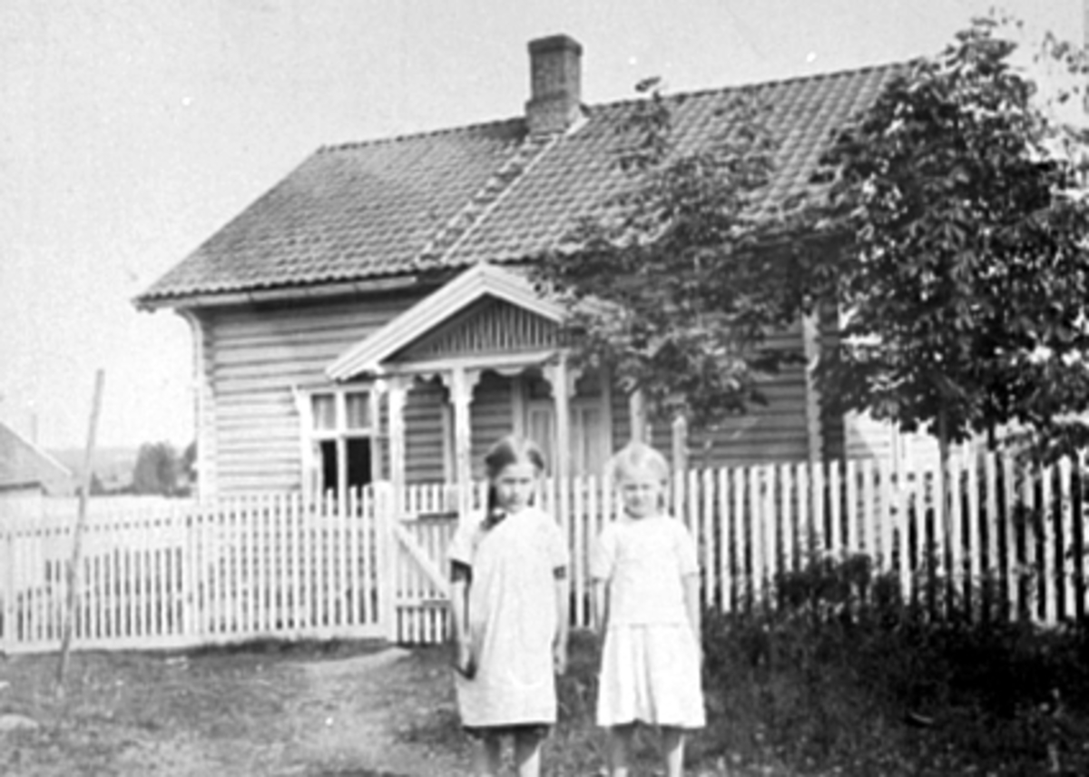 Anno Domkirkeodden, GRUPPE 2 JENTER, NORA NORDRUM, HANNA REIDAL, EKSTERIØR HOLSETGT. 74