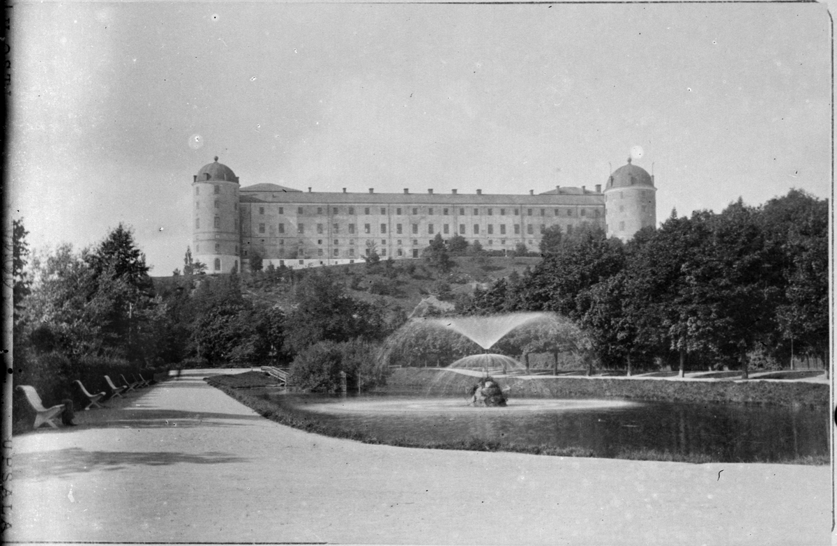Henri Osti's Fotografiateliér, Reprophotography - Uppsala Castle with Svandammen in the foreground, Fjärdingen district, Uppsala before 1914