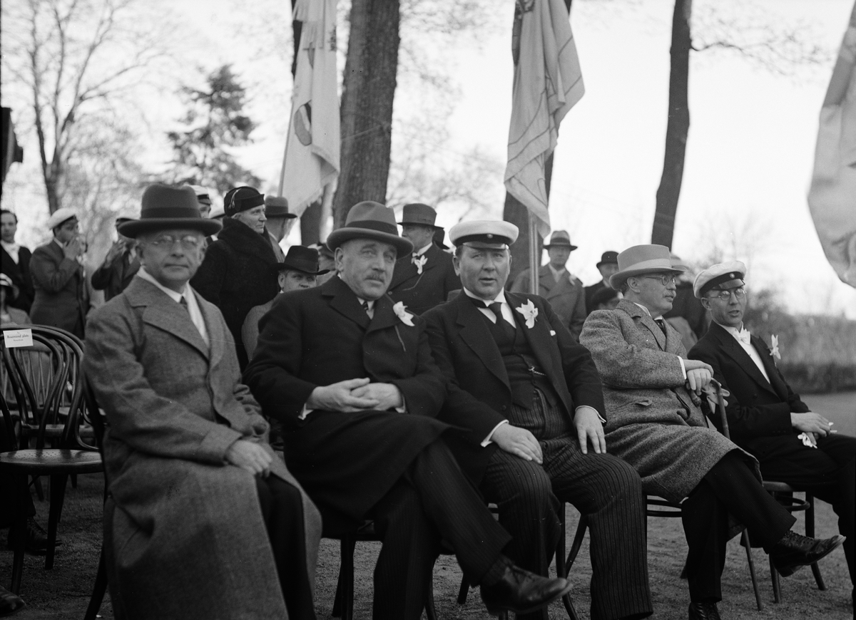 Paul Sandberg, Professor Nils von Hofsten, sannolikt på studenternas majfirande i Botaniska trädgården, Uppsala 1936