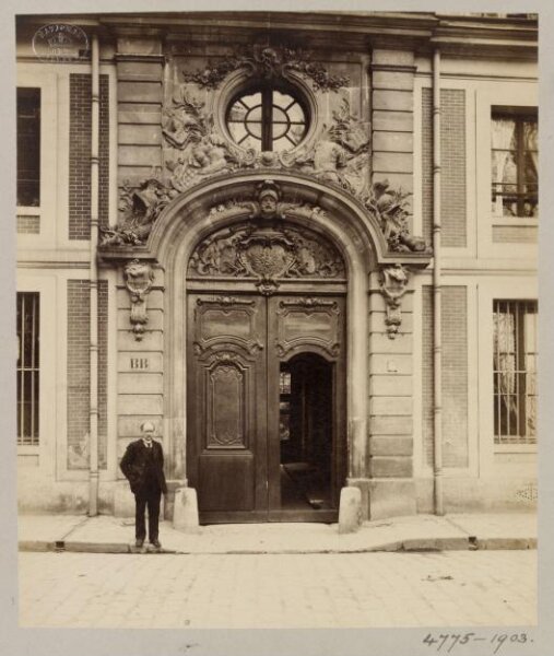 Atget, Jean-Eugène-Auguste, Doorway, 6 ave de Paris, Versailles, France